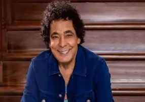 مدير أعمال محمد منير ينفي نقله مجددًا إلى المستشفى: صحته في تحسن