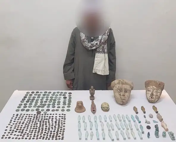 ضبط 409 قطع أثرية بحوزة شخص في أسيوط