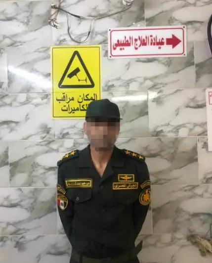 القبض على أحد الأشخاص ينتحل صفة ضابط طبيب بالقوات المسلحة