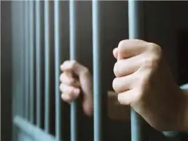 السجن لعامل متهم بحيازة 72 لفافة مخدرات في منطقة منشأة ناصر