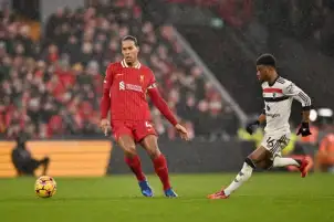 قائد ليفربول: كان من الممكن أن تسوء الأمور أمام مانشستر يونايتد