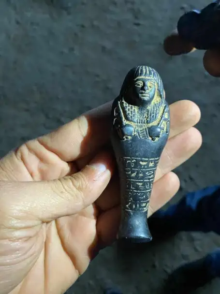 ضبط سيارة محملة بـ88 تمثالا يشتبه في أثريتها بالفيوم