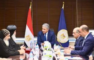 وزير السياحة يستعرض تطورات مشروع ترميم دير الأنبا بولا بالبحر الأحمر وتطوير الخدمات السياحية به
