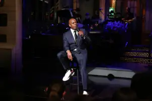 ديف شابيل يطلب من ترامب التعاطف مع النازحين في باليساديس أو فلسطين في مونولوج SNL