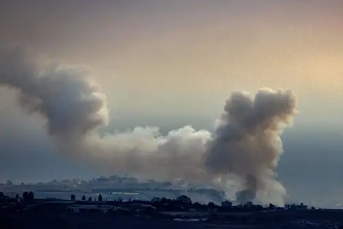 جيش الاحتلال يفجر ويحرق 8 منازل في جنوب لبنان