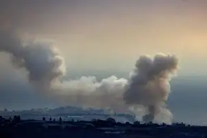 جيش الاحتلال يفجر ويحرق 8 منازل في جنوب لبنان