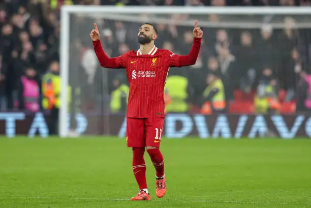 حساب الدوري الإنجليزي يتغنى بإنجاز محمد صلاح في دوري الأبطال