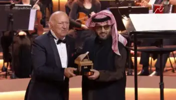 تركي آل الشيخ يكرم الموسيقار عمر خيرت في حفله بموسم الرياض