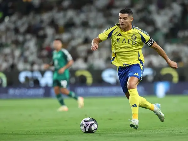 رونالدو: كثرة الأجانب تضر اللاعب السعودي