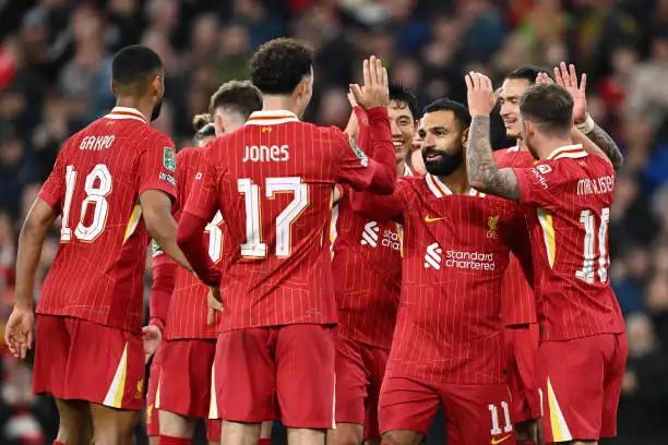 صلاح يقود هجوم ليفربول أمام أستون فيلا في الدوري الإنجليزي