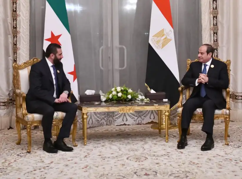 الرئيس السيسي يلتقي أحمد الشرع على هامش القمة العربية بالعاصمة الإدارية الجديدة