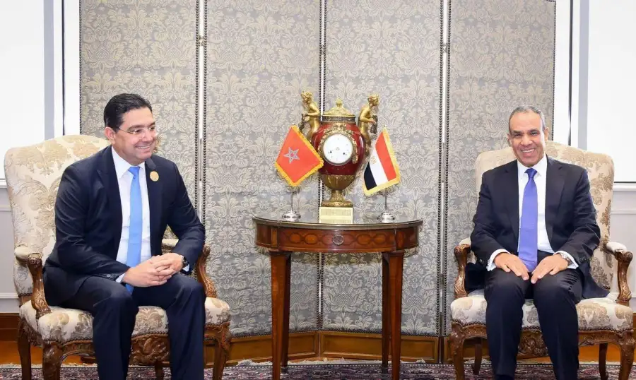 وزير الخارجية يناقش مع نظيره المغربي القضايا ذات الاهتمام المشترك