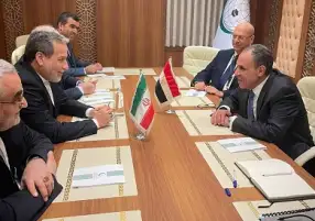 وزير الخارجية يلتقي نظيره الإيراني على هامش الاجتماع الاستثنائي لوزراء خارجية منظمة التعاون الإسلامي