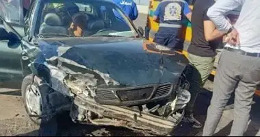 إصابة شخص صدمته سيارة خلال محاولته عبور الطريق في الهرم