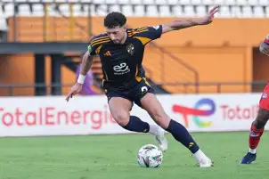 وسام أبو علي يقود قائمة منتخب فلسطين في معسكر مارس