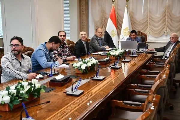 وزير الشباب والرياضة يبحث مع اتحاد الإسكواش واللاعبين خطط التطوير ودعم الأبطال