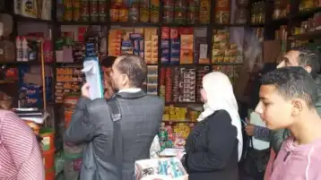 ضبط كميات كبيرة من المواد الغذائية منتهية الصلاحية بالغربية