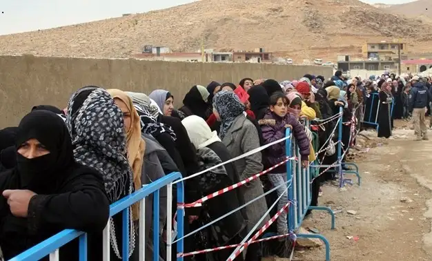 غزة.. بدء حركة نزوح قسرية من تل السلطان بعد إنذار الاحتلال بإخلائه تحت تهديد النيران