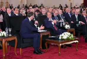 ماكرون: أبلغت الرئيس السيسي بتطلع فرنسا لتكون شريكة مع مصر في شهادة البكالوريا
