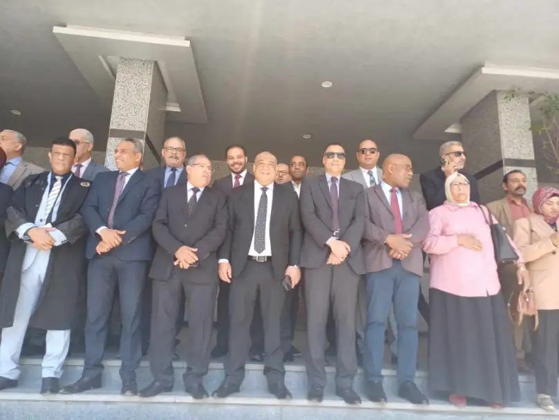 محاميو القاهرة والجيزة يحتجون ضد زيادة رسوم الخدمات القضائية.. وتحذيرات من التصعيد