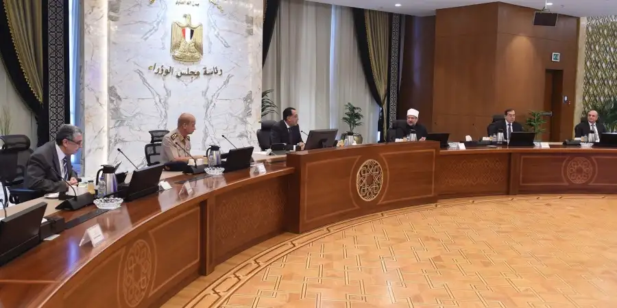 رئيس الوزراء يلتقى أعضاء اللجنة الاستشارية للاقتصاد الكلي لاستعراض مقترحات التعامل مع التحديات المختلفة