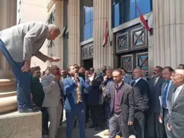 وقفة احتجاجية لمحاميي محكمة جنوب القاهرة وهتافات مناهضة لزيادة الرسوم القضائية