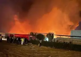 حريق ضخم في مصنع للأخشاب بالشرابية