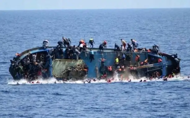 مصرع 3 أشخاص وفقدان 12 آخرين من 3 محافظات جراء غرق مركب هجرة غير شرعية بالسواحل الليبية