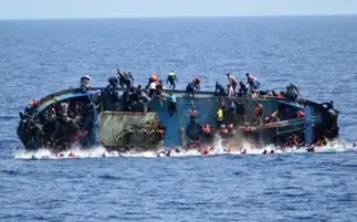 مصرع 3 أشخاص وفقدان 12 آخرين من 3 محافظات جراء غرق مركب هجرة غير شرعية بالسواحل الليبية