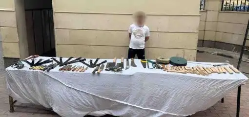 ضبط شخص بالقاهرة بتهمة تصنيع الأسلحة البيضاء والإتجار بها بدون ترخيص