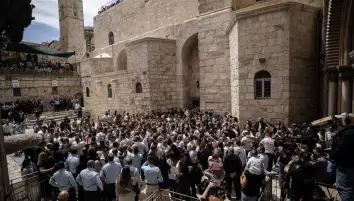 صلوات محاصرة بـ قيود الاحتلال.. إسرائيل تحرم المسيحيين من زيارة كنيسة القيامة في سبت النور