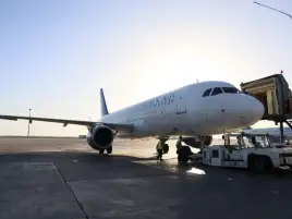 مغادرة أول طائرة من سوريا إلى الإمارات بعد استئناف الربط الجوي