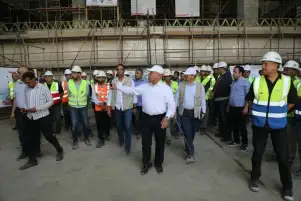 وزير النقل يتفقد التشطيبات النهائية لمحطات مشروع الخط الأول من شبكة القطار الكهربائي السريع