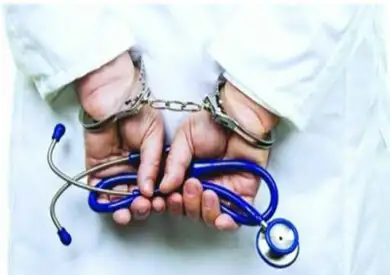 بعد حملها سفاحا من عمها.. إخلاء سبيل طبيب الفيوم المتهم بإجهاض طالبة الإعدادية بكفالة 50 ألف جنيه