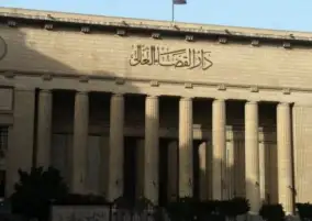 النيابة العامة تحقق مع رجل أعمال بتهمة حيازة نقد أجنبي وتماثيل يشتبه بأثريتها بالمحلة