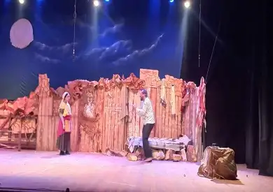 The Dung.. عرض مسرحي يجسد مأساة الجندي المنهزم في مهرجان نوادي المسرح
