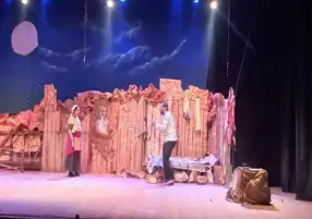 The Dung.. عرض مسرحي يجسد مأساة الجندي المنهزم في مهرجان نوادي المسرح