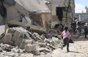 جيش الاحتلال الإسرائيلي يشرع بهدم منازل في مخيم نور شمس شمال الضفة الغربية