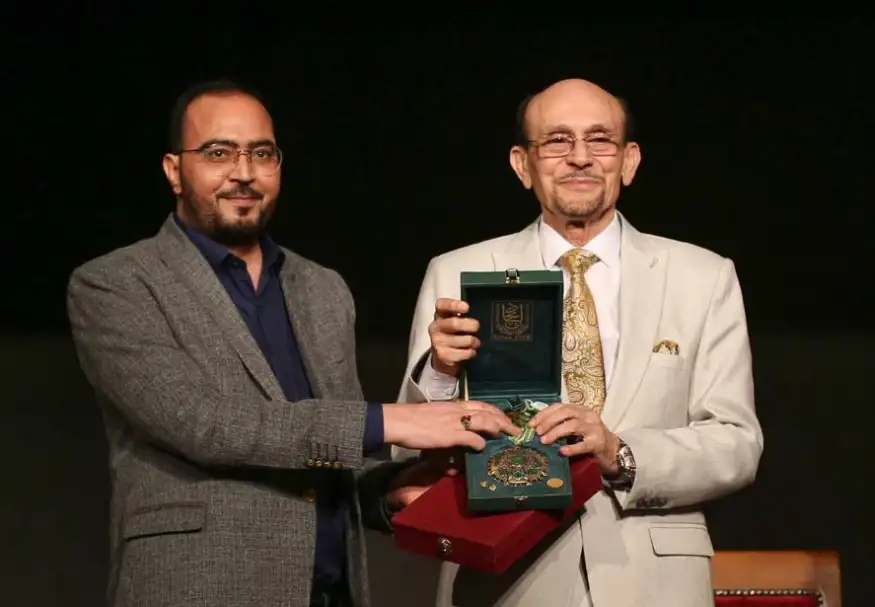 تكريم محمد صبحي من مؤسسة دولية على مسرح مدينة سنبل