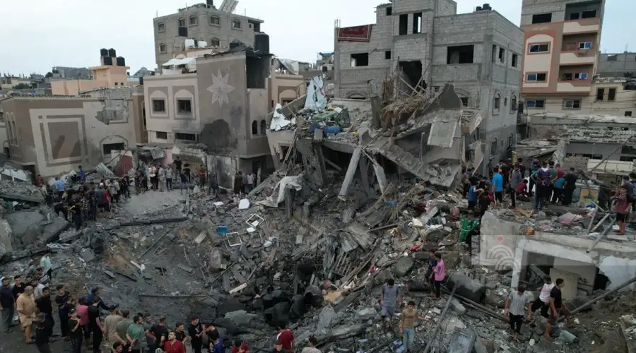 استشهاد 16 فلسطينيا بينهم 5 أطفال جراء قصف الاحتلال لقطاع غزة