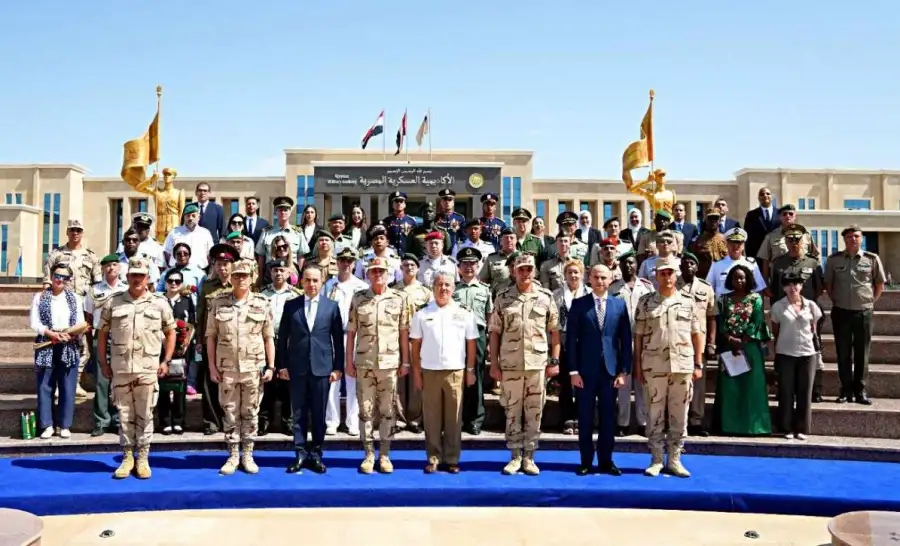 القوات المسلحة تنظم زيارة تعريفية للملحقين العسكريين العرب والأجانب إلى الأكاديمية العسكرية والمشروعات القومية المصرية