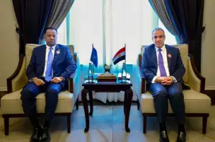 وزير الخارجية والهجرة يلتقي بوزير خارجية الصومال على هامش الاجتماع الوزاري التحضيري للقمة العربية