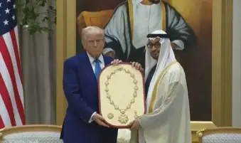 الرئيس الإماراتي يمنح ترامب وسام الشيخ زايد