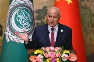 نقيب الصحفيين العراقيين يشيد بحضور الرئيس السيسي القمة العربية في بغداد