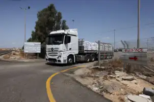 دخول 6 شاحنات مساعدات إلى غزة للمرة الأولى منذ 2 مارس
