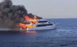 مصرع شخص إثر حريق لانش سياحي في الغردقة