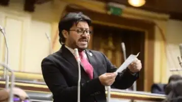 النائب أحمد البرلسي يعترض على عدادت المياه مسبقة الدفع.. وجبالي يمازحه: بص على عدادك قبل ما تنزل