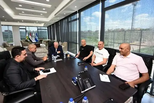 أبوريدة ودياب يجتمعان مع الجهاز الفني للمنتخب