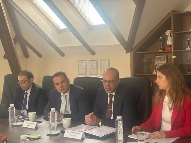 وزير العمل يواصل لقاءته في صربيا ويعقد اجتماعًا مع مدير هيئة التوظيف الوطني الصربية