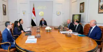 السيسي يجتمع مع مدبولي وعدد من الوزراء ويوجّه بمتابعة الجهود المبذولة لزيادة الصادرات المصرية